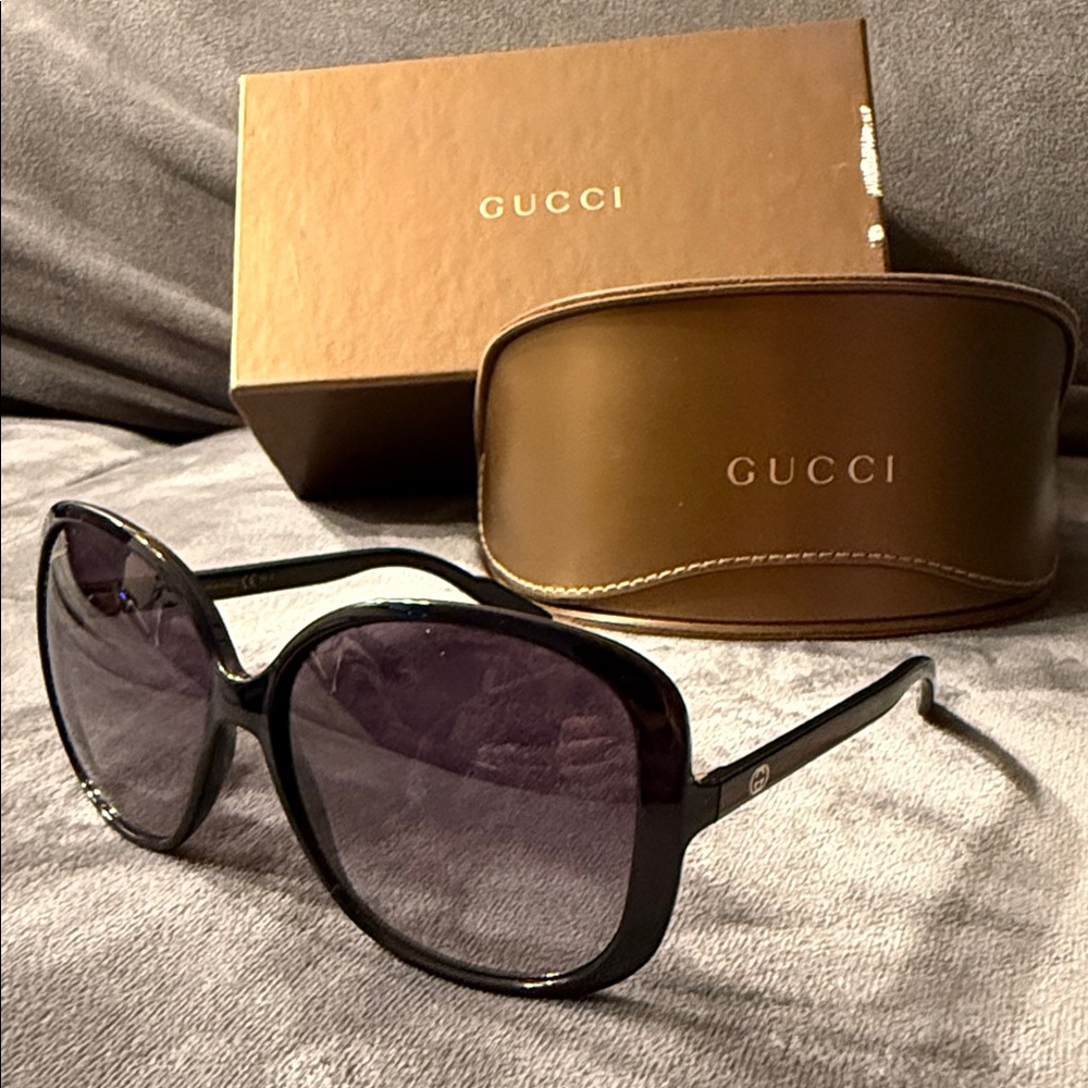Gucci Elegant Black Sunglasses: GG3157/S